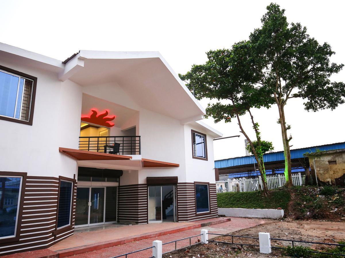 ホテル Oyo 10152 Rail View Residency アーラップーザ県 エクステリア 写真